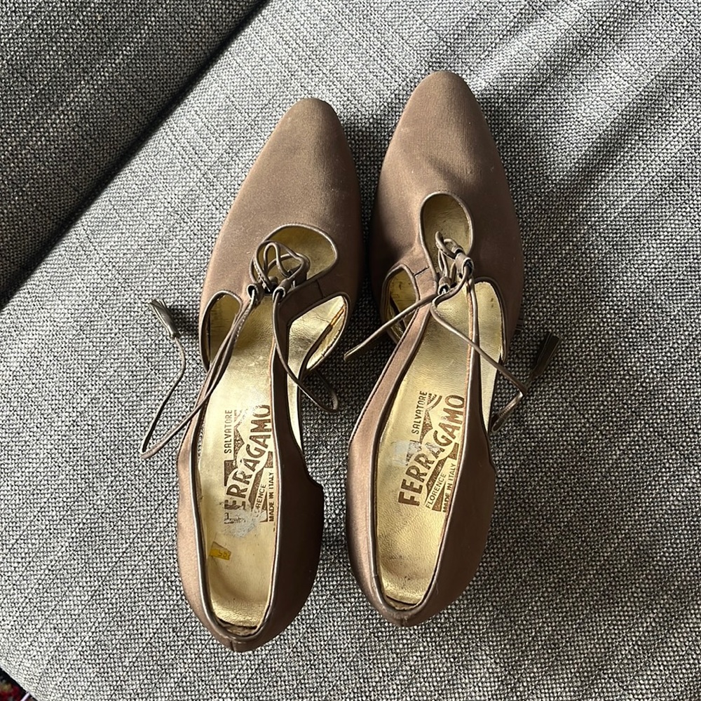 Ferragamo Olive tie up pumps